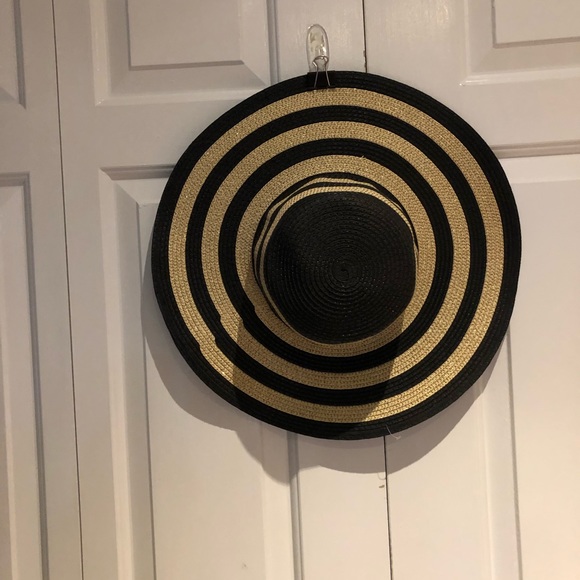 16 “ Wide brim Sun Hats in a few colors -NEW ☀️ - Picture 4 of 5